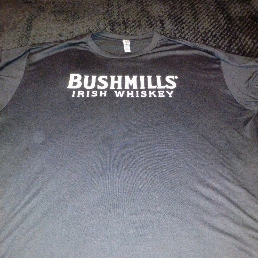 BUSHMILLS IRISH WHISKEY BLACK T SHIRT SIZE XL